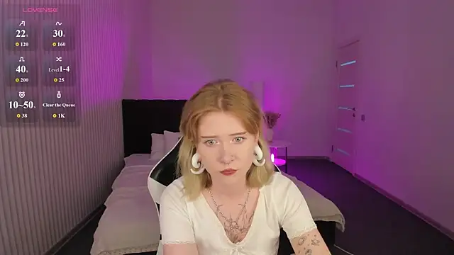 Snapshot of Elira_Vane chatting on July 23, 3:04 am Elira Vane online show from July 23, 3:04 am