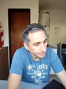 Alejandro83bsf online show from May 31, 6:20 pm
