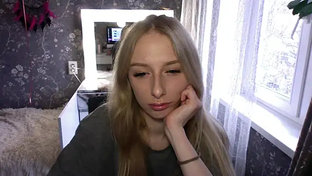 AliceTwinkle online show from April 29, 11:47 am