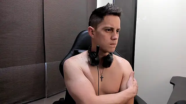 KendricTorres online show from July 10, 1:47 pm