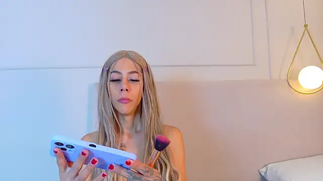ZoeyPetit online show from May 8, 11:15 am