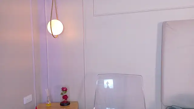 ZoeyPetit online show from May 21, 11:17 am