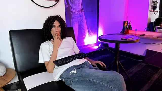 anddy hugecock online show from July 14, 9:09 pm