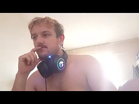 iammos teen online show from April 29, 1:04 pm