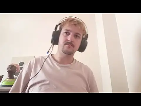 iammos teen online show from April 30, 12:00 pm