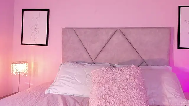 Emiilyh  online show from June 30, 7:48 pm