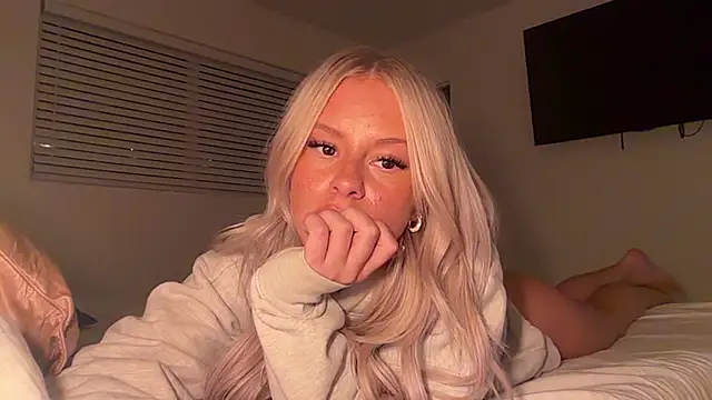 kenziesmithh online show from May 15, 6:42 am