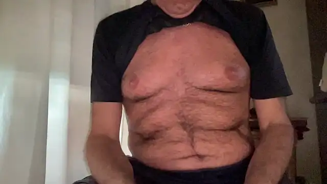 Snapshot of henrybull007 chatting on June 7, 12:42 pm henrybull007 online show from June 7, 12:42 pm