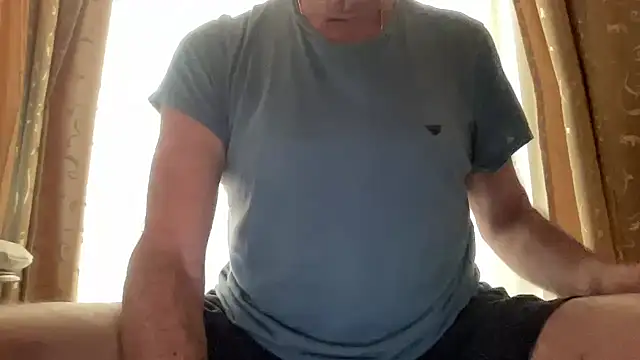 Snapshot of henrybull007 chatting on June 15, 6:59 am henrybull007 online show from June 15, 6:59 am