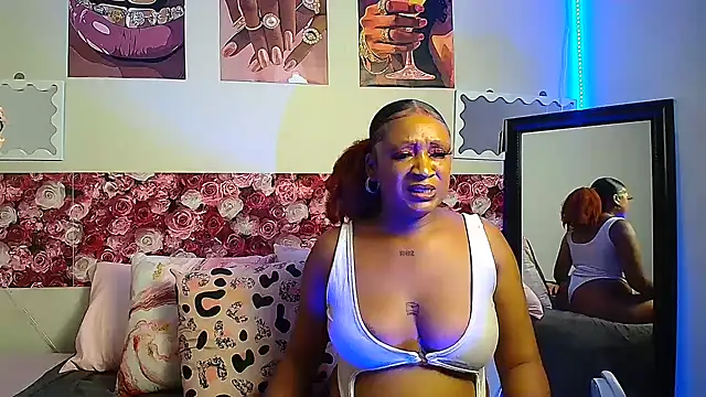 EnchantingLisa online show from June 4, 4:57 pm