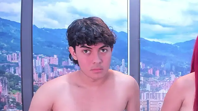 LunnaAndLiam online show from April 28, 10:04 pm