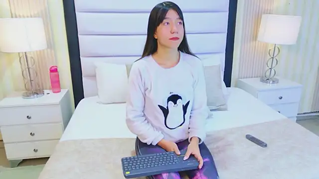 VioletSweetts online show from May 27, 4:15 pm