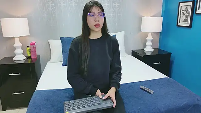 VioletSweetts online show from June 2, 8:55 pm