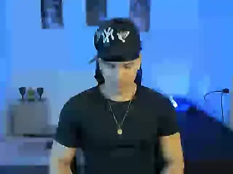 Snapshot of sant_wahlberg chatting on June 22, 3:25 am sant wahlberg online show from June 22, 3:25 am
