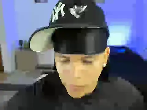 Snapshot of sant_wahlberg chatting on July 1, 10:53 pm sant wahlberg online show from July 1, 10:53 pm