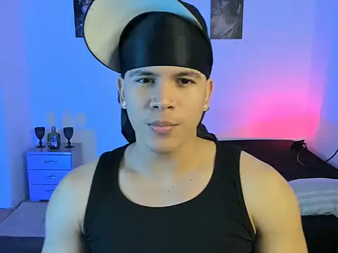 Snapshot of sant_wahlberg chatting on July 5, 11:01 pm sant wahlberg online show from July 5, 11:01 pm