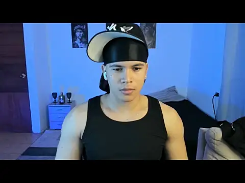 Snapshot of sant_wahlberg chatting on July 9, 10:25 pm sant wahlberg online show from July 9, 10:25 pm