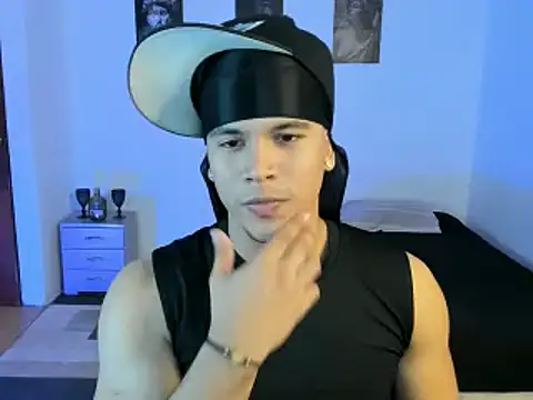 Snapshot of sant_wahlberg chatting on July 22, 10:56 pm sant wahlberg online show from July 22, 10:56 pm