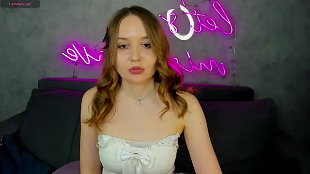 Emmaa Kimm online show from June 5, 6:52 am