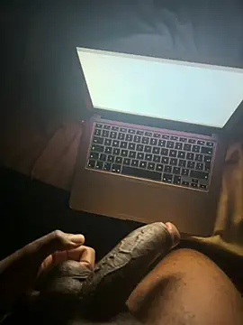 Freakstarza online show from May 5, 9:34 pm