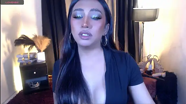 Snapshot of LoveMarie69xoxo chatting on May 31, 6:20 pm LoveMarie69xoxo online show from May 31, 6:20 pm