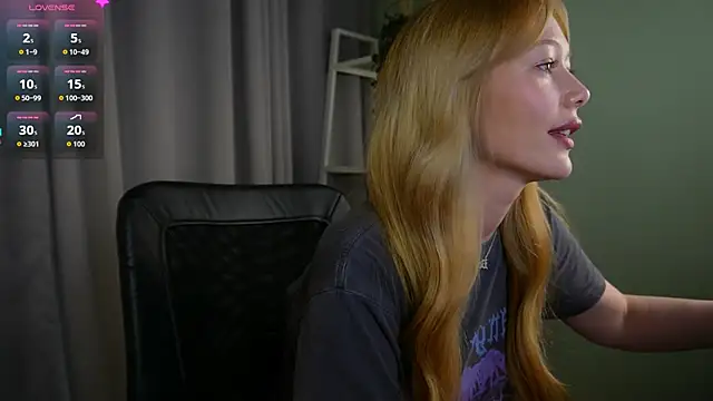 Snapshot of _Mila_Luna_ chatting on May 2, 9:20 pm Mila Luna online show from May 2, 9:20 pm