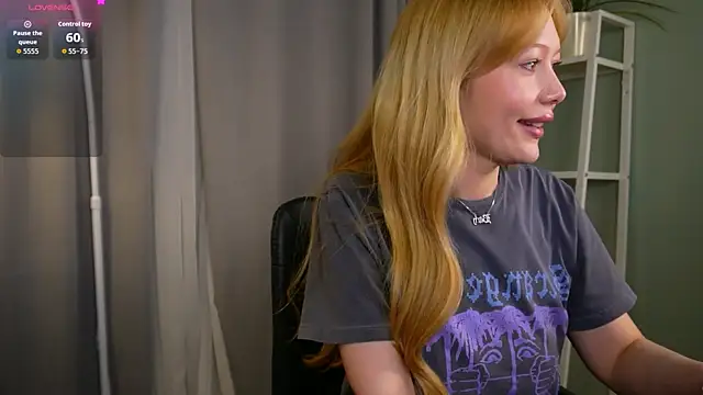 Snapshot of _Mila_Luna_ chatting on May 6, 9:20 pm Mila Luna online show from May 6, 9:20 pm