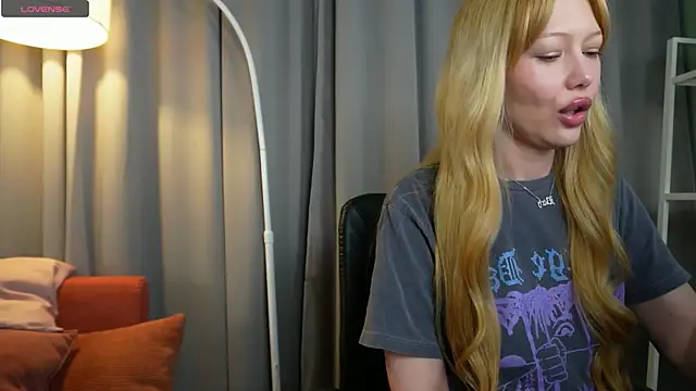 Snapshot of _Mila_Luna_ chatting on May 18, 9:09 pm Mila Luna online show from May 18, 9:09 pm
