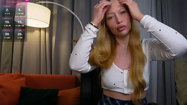 Snapshot of _Mila_Luna_ chatting on June 13, 9:02 pm Mila Luna online show from June 13, 9:02 pm