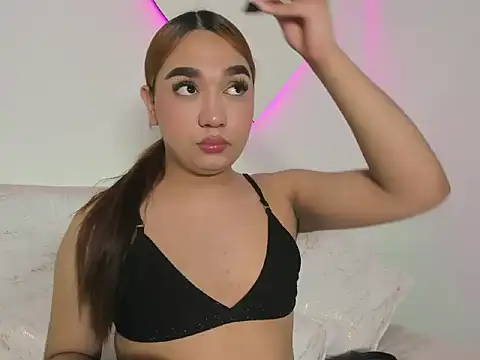 LiaCampbell  online show from May 18, 7:52 pm