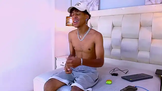 Maylo 0 online show from April 29, 1:04 pm