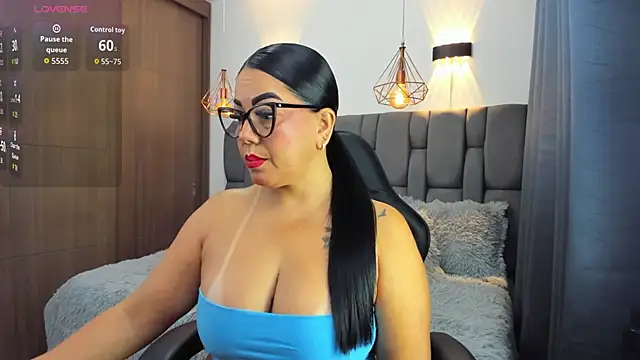 Snapshot of Alanna_19 chatting on May 27, 11:51 am Alanna 19 online show from May 27, 11:51 am