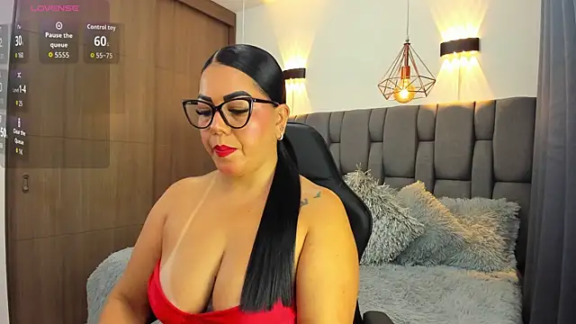 Snapshot of Alanna_19 chatting on May 28, 2:03 pm Alanna 19 online show from May 28, 2:03 pm