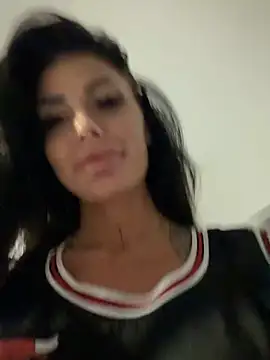 Snapshot of RaquelleXO chatting on June 5, 8:25 pm RaquelleXO online show from June 5, 8:25 pm
