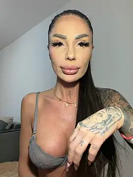 Snapshot of RaquelleXO chatting on June 9, 4:29 pm RaquelleXO online show from June 9, 4:29 pm