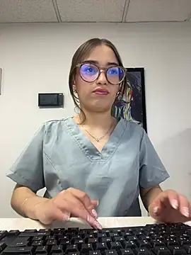 Sweet Milaa1 online show from June 27, 11:43 pm