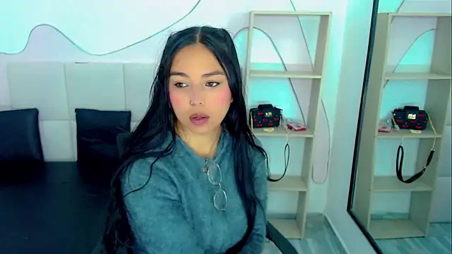 GiannaHott online show from April 30, 12:00 pm