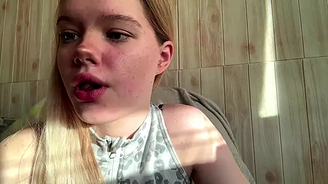 Snapshot of Malinwitch chatting on June 10, 3:22 pm Malinwitch online show from June 10, 3:22 pm