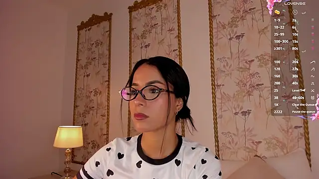 sara castro24  online show from July 9, 7:18 pm