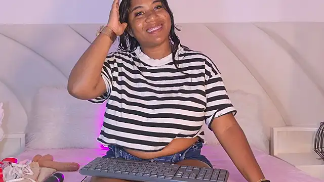 LaylaRhodes online show from July 18, 2:32 pm
