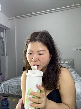 linda51863 online show from May 31, 12:56 pm