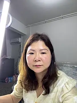 linda51863 online show from June 3, 2:33 pm