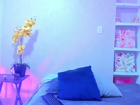 ChloeSmith9 online show from May 25, 8:04 pm