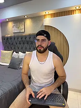 Snapshot of DomBoy_ chatting on May 14, 8:26 pm DomBoy online show from May 14, 8:26 pm