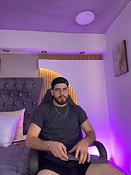 Snapshot of DomBoy_ chatting on May 15, 8:16 pm DomBoy online show from May 15, 8:16 pm