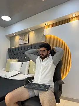 Snapshot of DomBoy_ chatting on May 23, 8:13 pm DomBoy online show from May 23, 8:13 pm