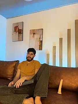 Snapshot of DomBoy_ chatting on June 3, 8:25 pm DomBoy online show from June 3, 8:25 pm