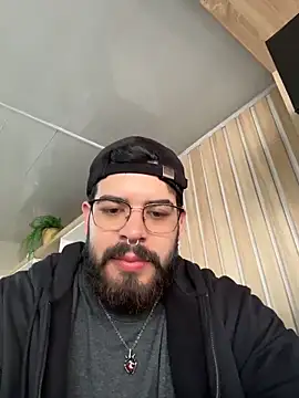 Snapshot of DomBoy_ chatting on June 5, 7:41 pm DomBoy online show from June 5, 7:41 pm
