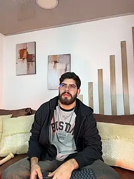 Snapshot of DomBoy_ chatting on June 6, 8:02 pm DomBoy online show from June 6, 8:02 pm