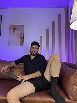 Snapshot of DomBoy_ chatting on June 10, 8:19 pm DomBoy online show from June 10, 8:19 pm